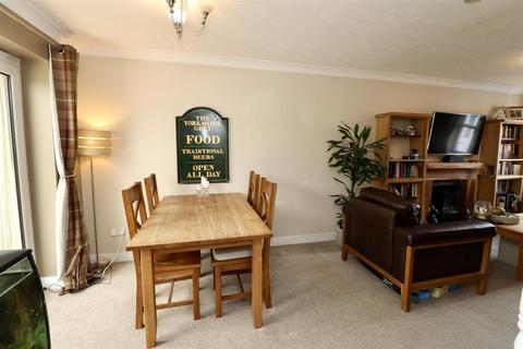 19 Dixon Close, Market Weighton, York, YO43 3RE