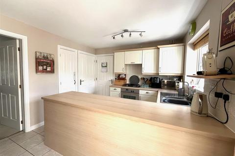4 Gillespie Close, Fradley, Lichfield, WS13 8SN