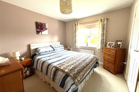 4 Gillespie Close, Fradley, Lichfield, WS13 8SN