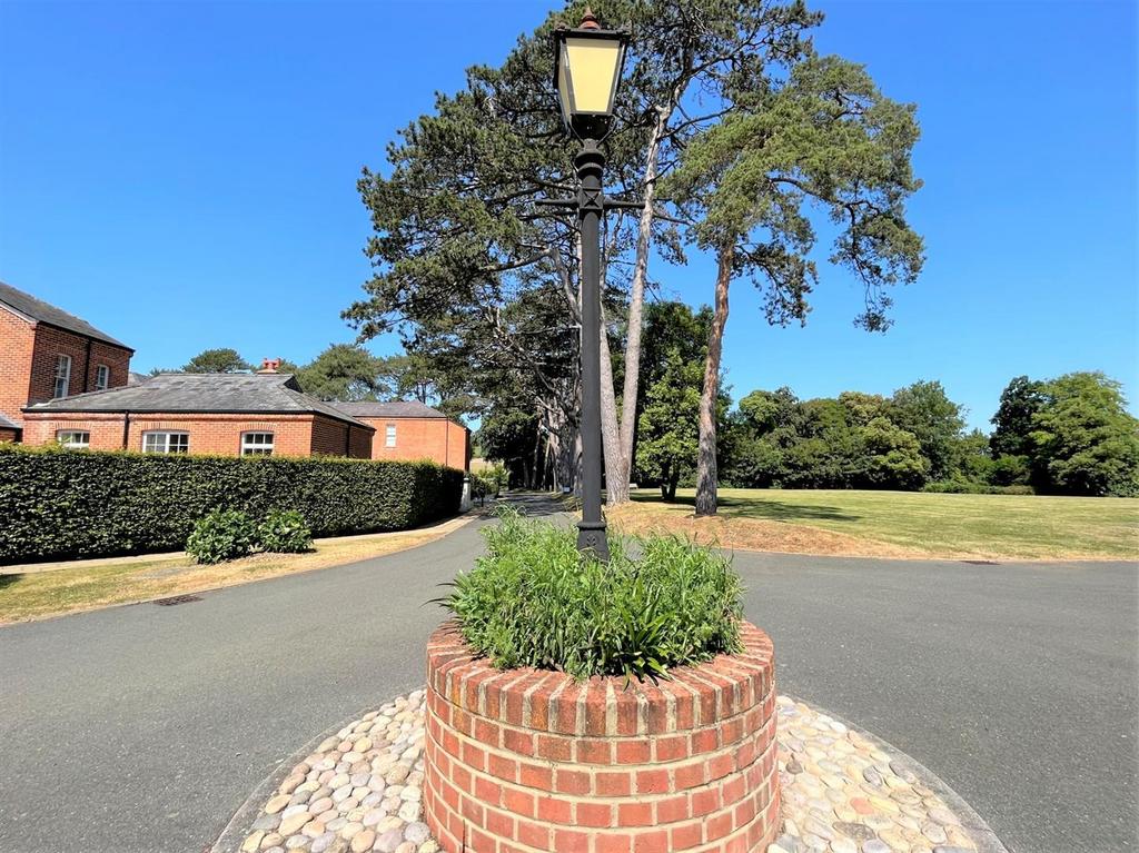 Entrance to Whitecroft Park