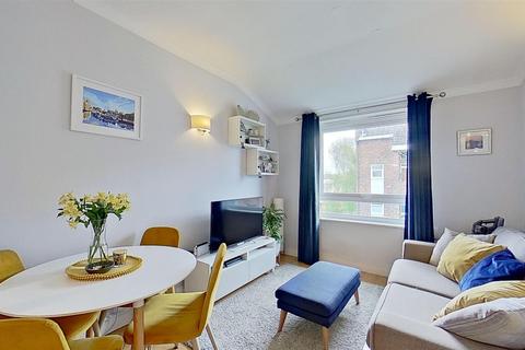 1 bedroom flat for sale, Willow Tree Close, London
