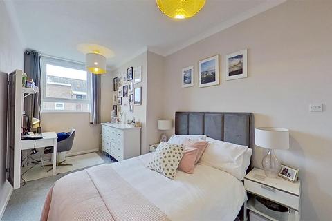 46 Willow Tree Close, London, SW18 3EL