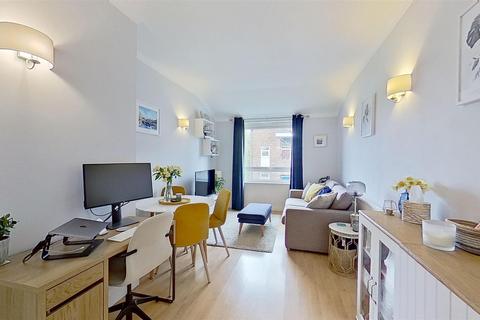 46 Willow Tree Close, London, SW18 3EL