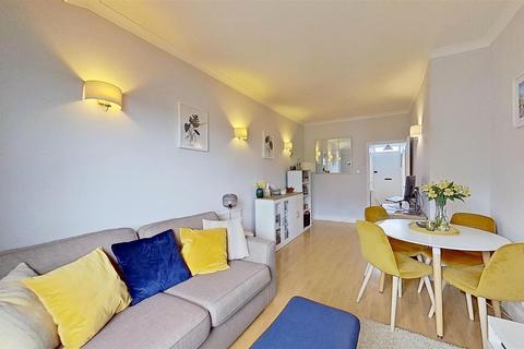 46 Willow Tree Close, London, SW18 3EL