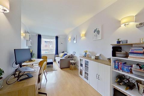 46 Willow Tree Close, London, SW18 3EL