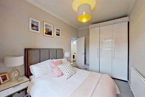 46 Willow Tree Close, London, SW18 3EL
