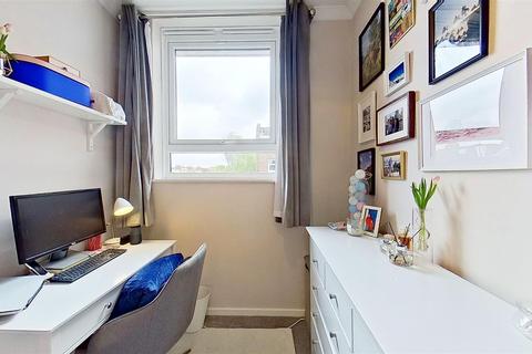 46 Willow Tree Close, London, SW18 3EL
