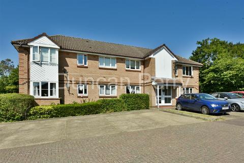 19 Bornedene, Potters Bar, EN6 3EL