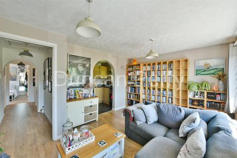19 Bornedene, Potters Bar, EN6 3EL