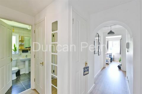 19 Bornedene, Potters Bar, EN6 3EL