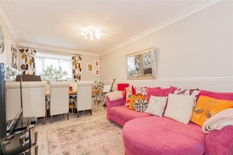 1 bedroom flat for sale, Frobisher Road, Erith
