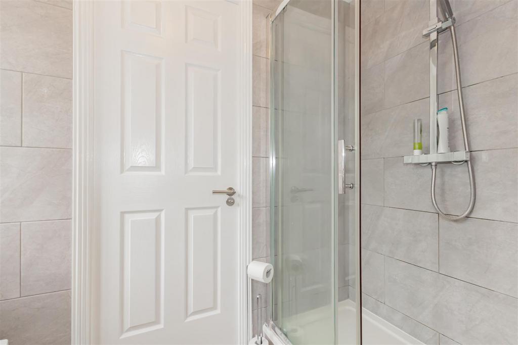 Jack &amp; Jill En-Suite Shower