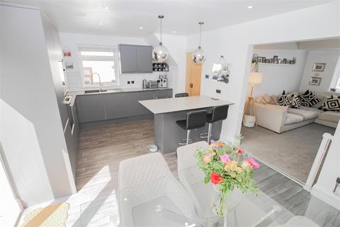3 Eardemont Close, Crayford, Dartford, DA1 4RU