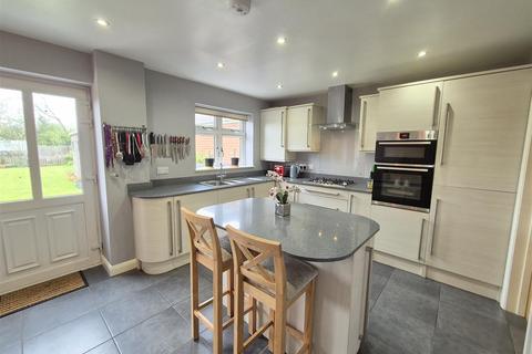 4 bedroom detached house for sale, Broom Leys Road, Coalville LE67