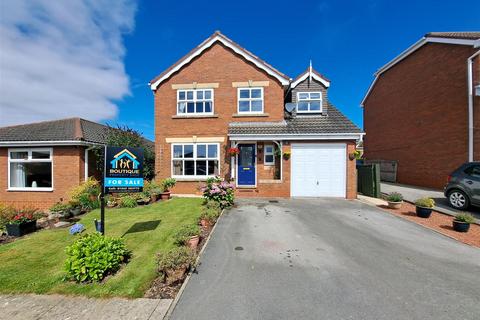 5 bedroom detached house for sale, Aysgarth Rise, Bridlington YO16