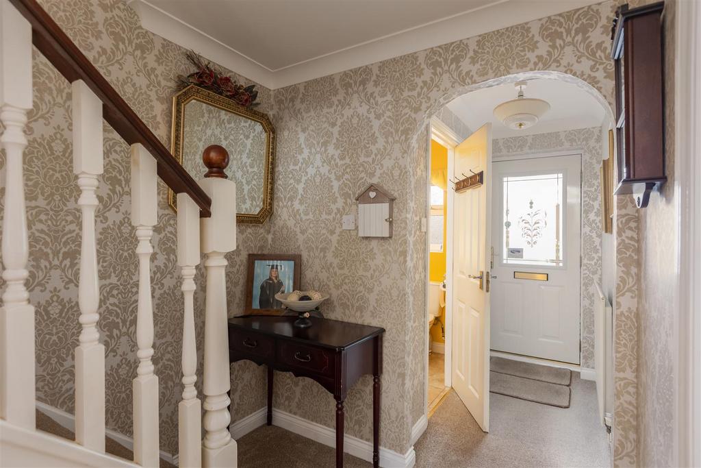 Aysgarth Rise 95 Hallway-1.jpg