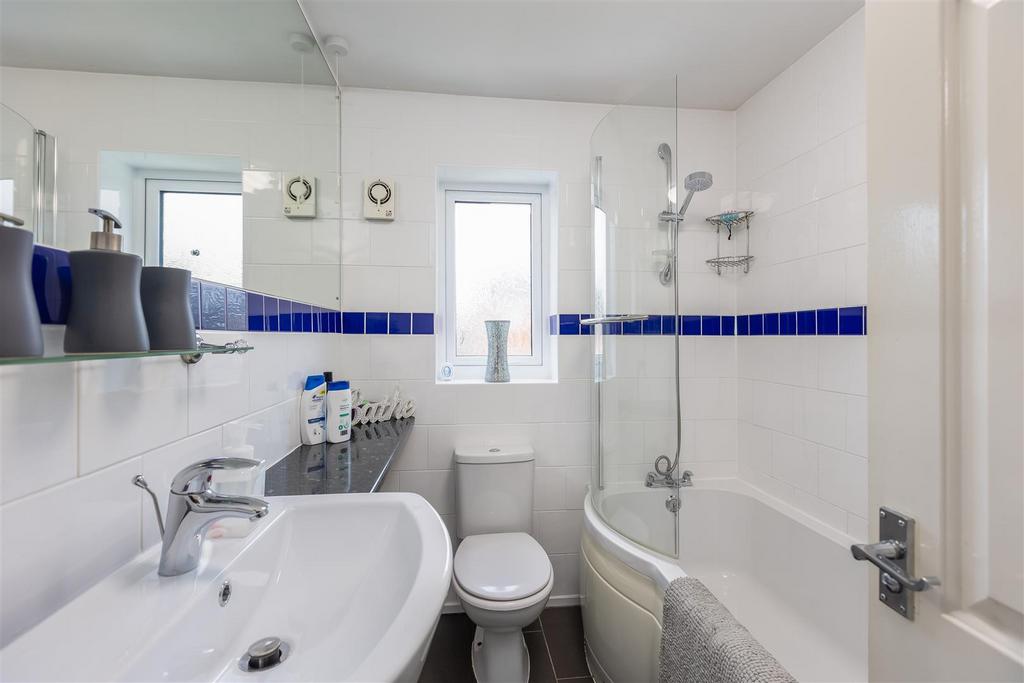 Aysgarth Rise 95 Bathroom.jpg