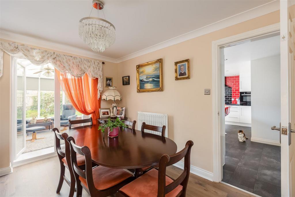 Aysgarth Rise 95 Dining Room-1.jpg