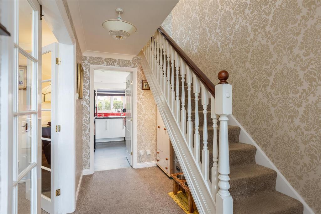 Aysgarth Rise 95 Hallway-2.jpg