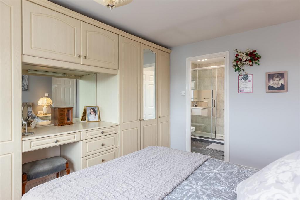 Aysgarth Rise 95 Bedroom 1-4.jpg