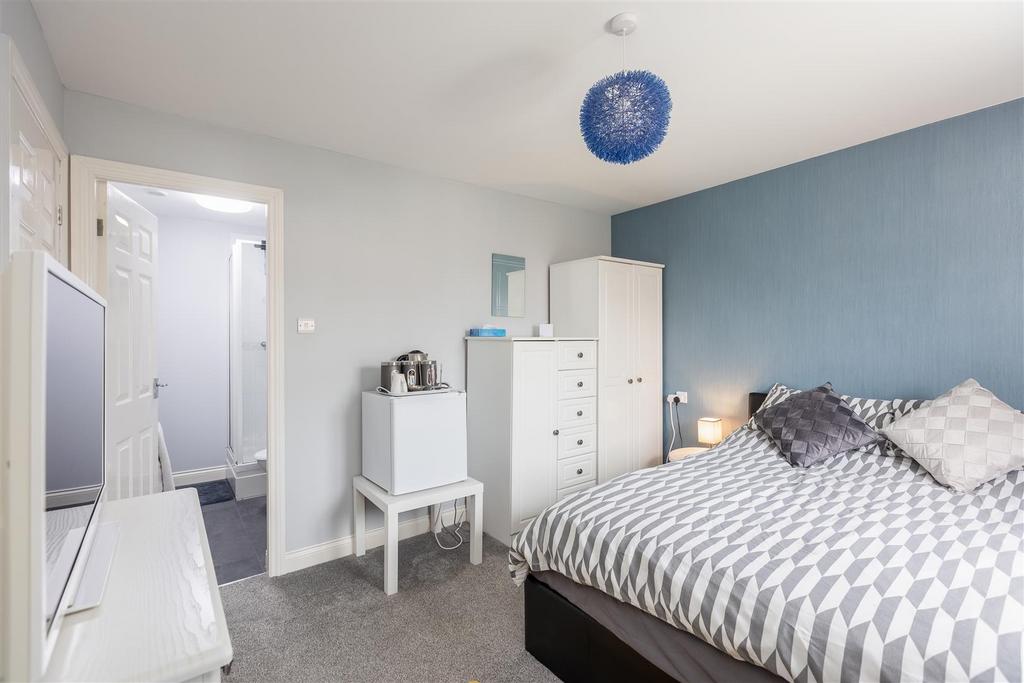 Aysgarth Rise 95 Bedroom 2-3.jpg