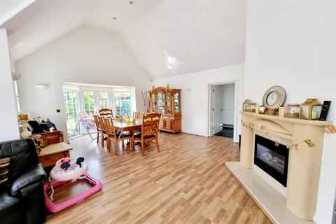 5 bedroom detached bungalow for sale, Rowantree Road  (Rear of Sorbus Court) Enfield, EN2