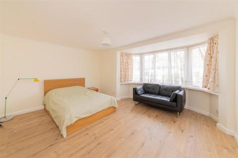 3 bedroom flat for sale, Helenslea Avenue, Golders Green, London