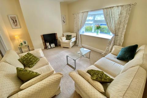 2 bedroom end of terrace house for sale, Great Queen Street, Macclesfield