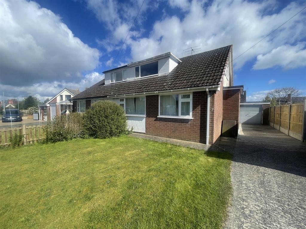 Rosehill Drive, Whittington, Oswestry 3 bed semidetached bungalow for sale £185,000