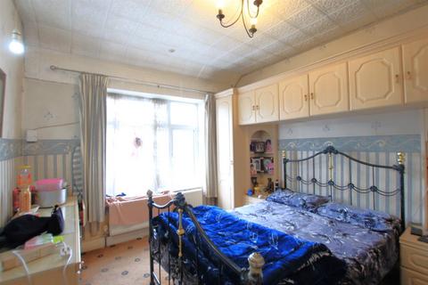 4 bedroom terraced house for sale, Park Avenue, Southall UB1