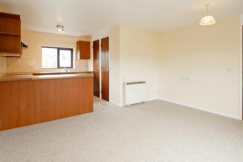 1 bedroom flat to rent, Whiteside Close, Chichester