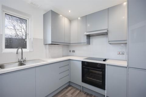 1 bedroom flat for sale, Warminster Road, London