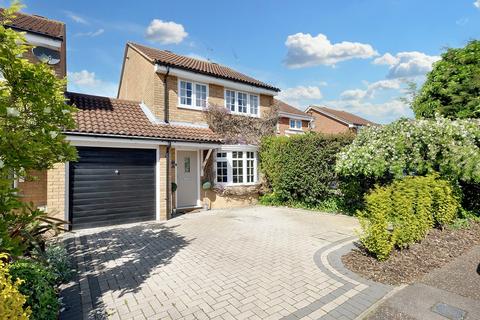 3 bedroom detached house for sale, Martingale Drive, Chelmsford CM1