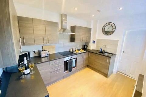 4 bedroom terraced house for sale, Hagley Road, Rugeley