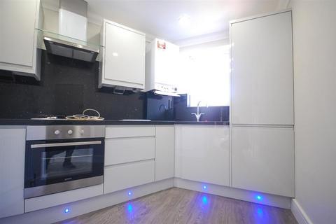 2 bedroom flat to rent, Avondale Road, Stamford Hill, N15