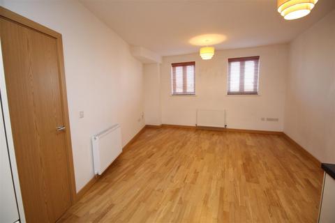 2 bedroom flat to rent, Lyon Court, Hitchin SG4