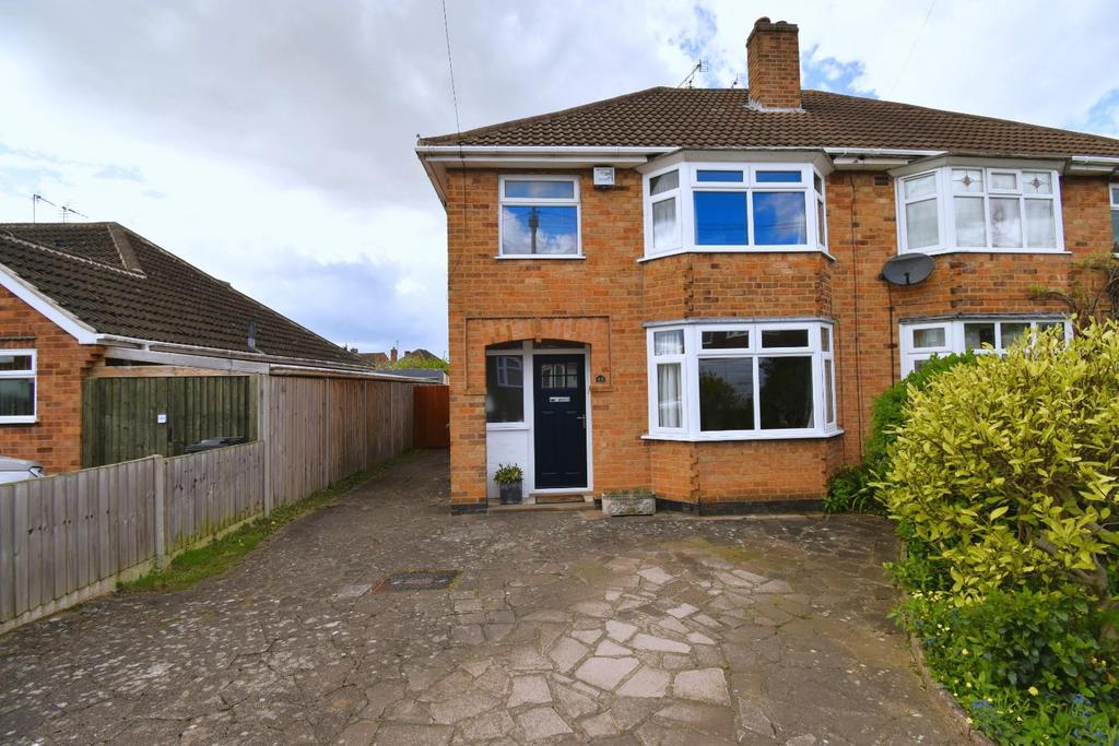 Willow Park Drive, Wigston 3 bed semidetached house for sale £270,000