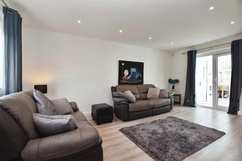 25 Costiland Drive, Bristol, BS13 8DU