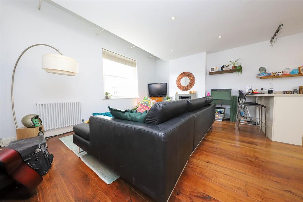 Cambridge Grove, Hove 3 bed mews for sale £500,000