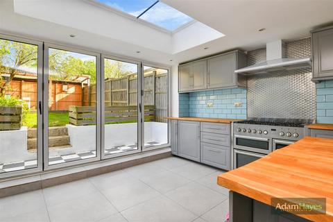 4 bedroom terraced house for sale, Holly Park Road, London N11