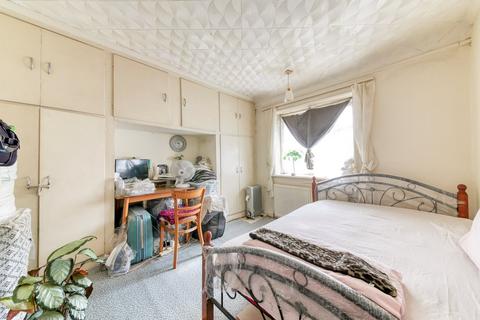 4 bedroom terraced house for sale, Montacute Road, Morden, SM4