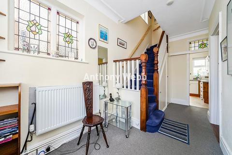 3 bedroom semi-detached house for sale, Woodland Way, Winchmore Hill, N21