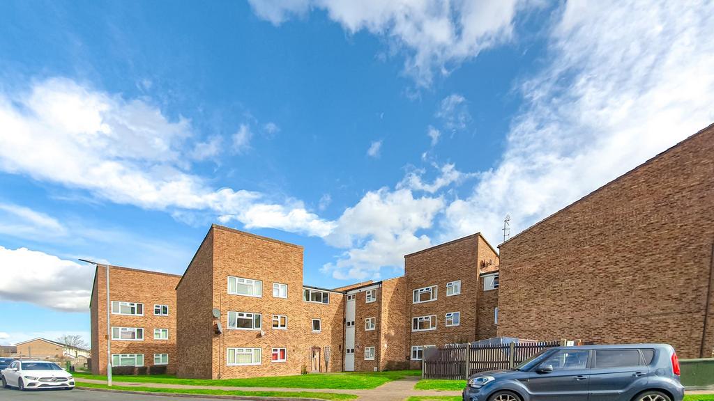 Rowan Drive, Turnford, Broxbourne 1 bed apartment to rent £1,000 pcm