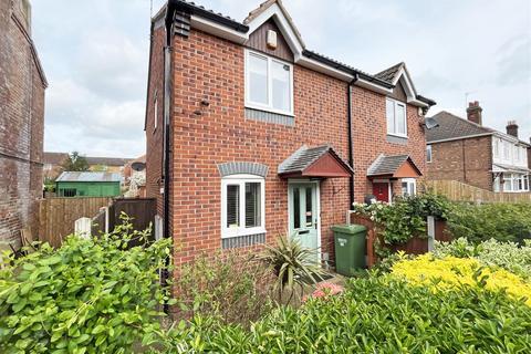 2 bedroom semi-detached house to rent, Chandos Street, Nottingham NG4
