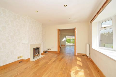 3 bedroom detached house for sale, Woodfield Road, Copthorne, Shrewsbury