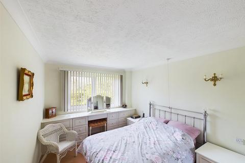 2 bedroom retirement property for sale, Masters Court, Ruislip HA4