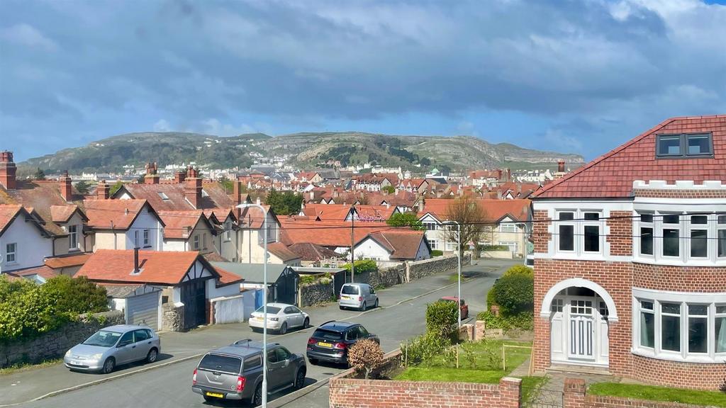 St. Margarets Drive, Craig y Don, Llandudno 3 bed semidetached house