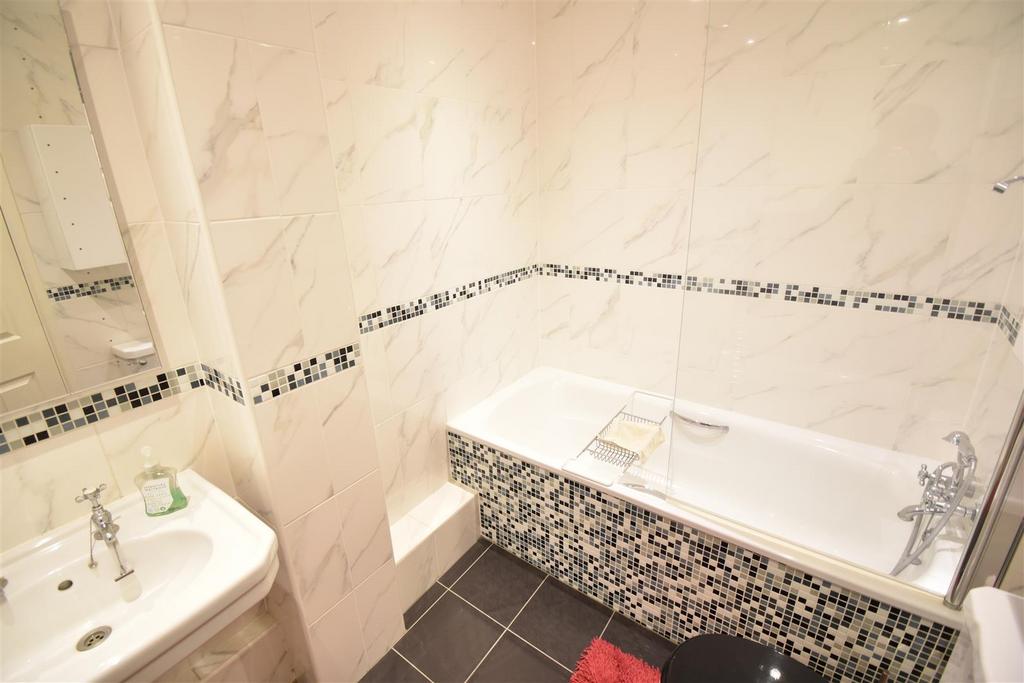 Bathroom .JPG