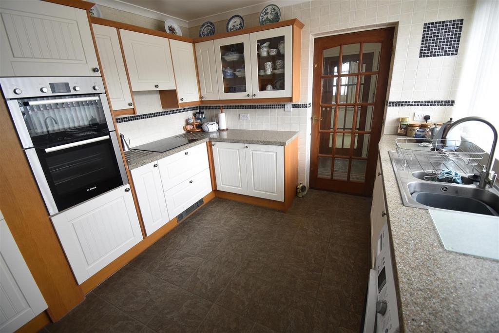 Kitchen 1.JPG