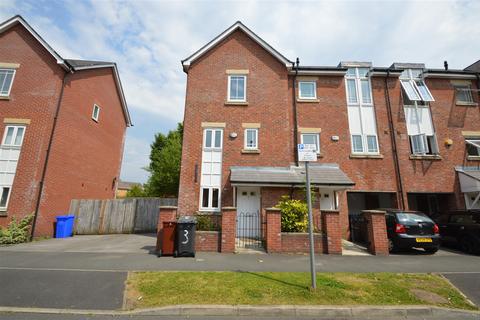 4 bedroom townhouse to rent, Drayton Street, Manchester M15